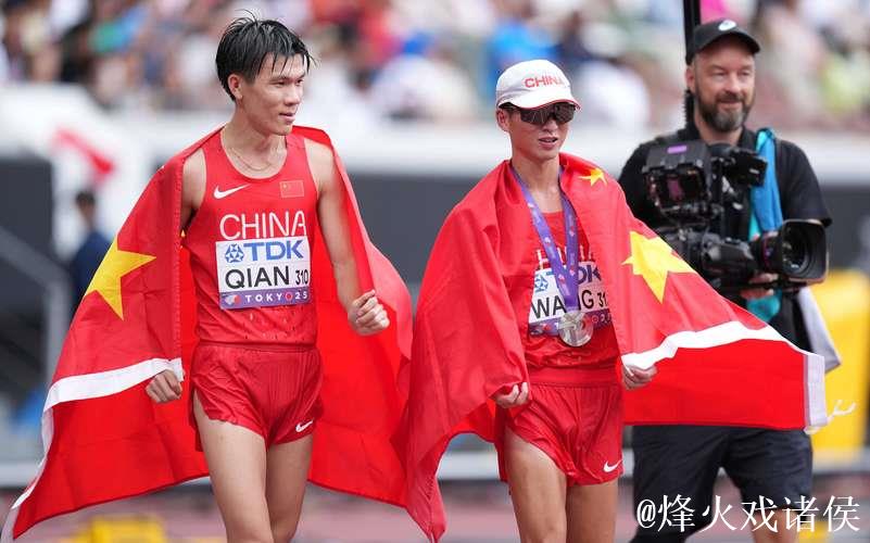 中国选手王朝朝在田径世锦赛男子20公里竞走中夺得银牌 中国选手王朝朝在田径世锦赛男子20公里竞走中夺得银牌