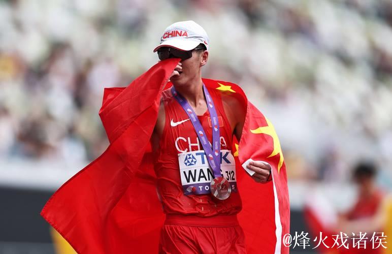 中国选手王朝朝在田径世锦赛男子20公里竞走中夺得银牌 中国选手王朝朝在田径世锦赛男子20公里竞走中夺得银牌