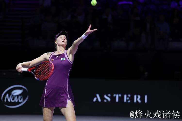 WTA年终总决赛:莱巴金娜连胜两场 率先锁定半决赛席位 WTA年终总决赛:莱巴金娜连胜两场 率先锁定半决赛席位